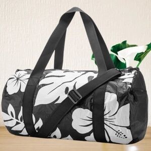 ALOHA Collection Waipi'o Duffle (White & Black)